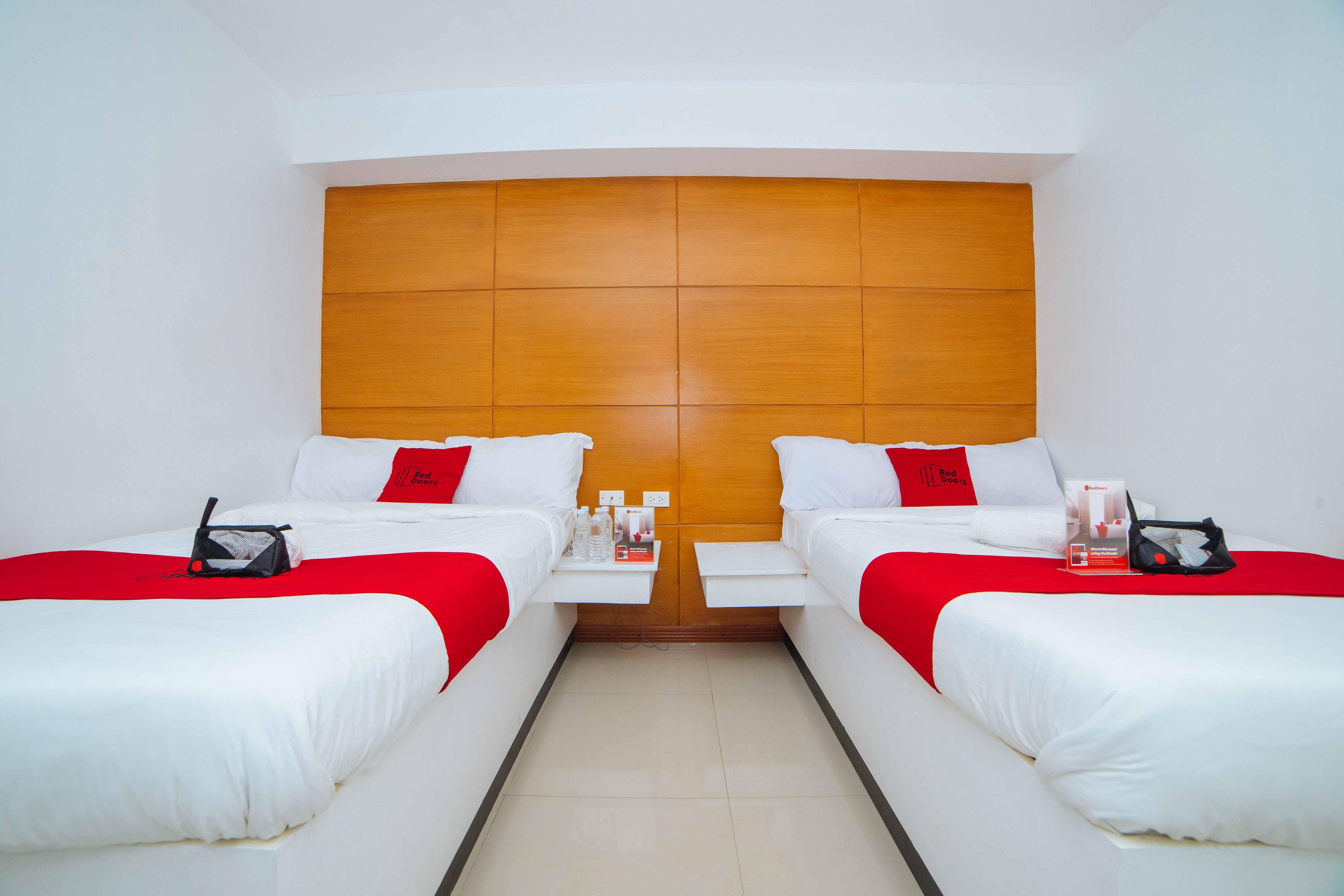 Reddoorz Near Bambang Station Hotel Манила Екстериор снимка