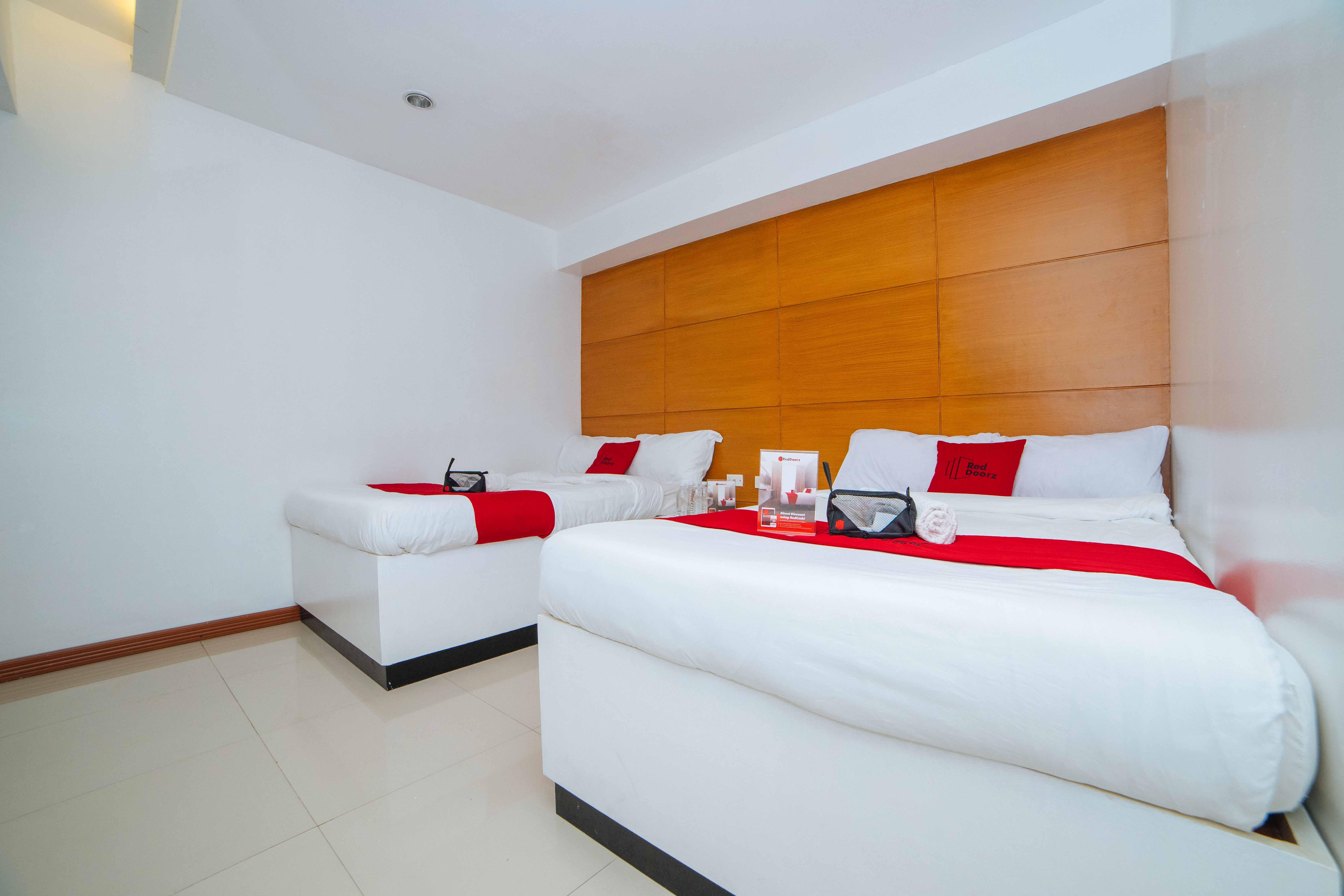 Reddoorz Near Bambang Station Hotel Манила Екстериор снимка