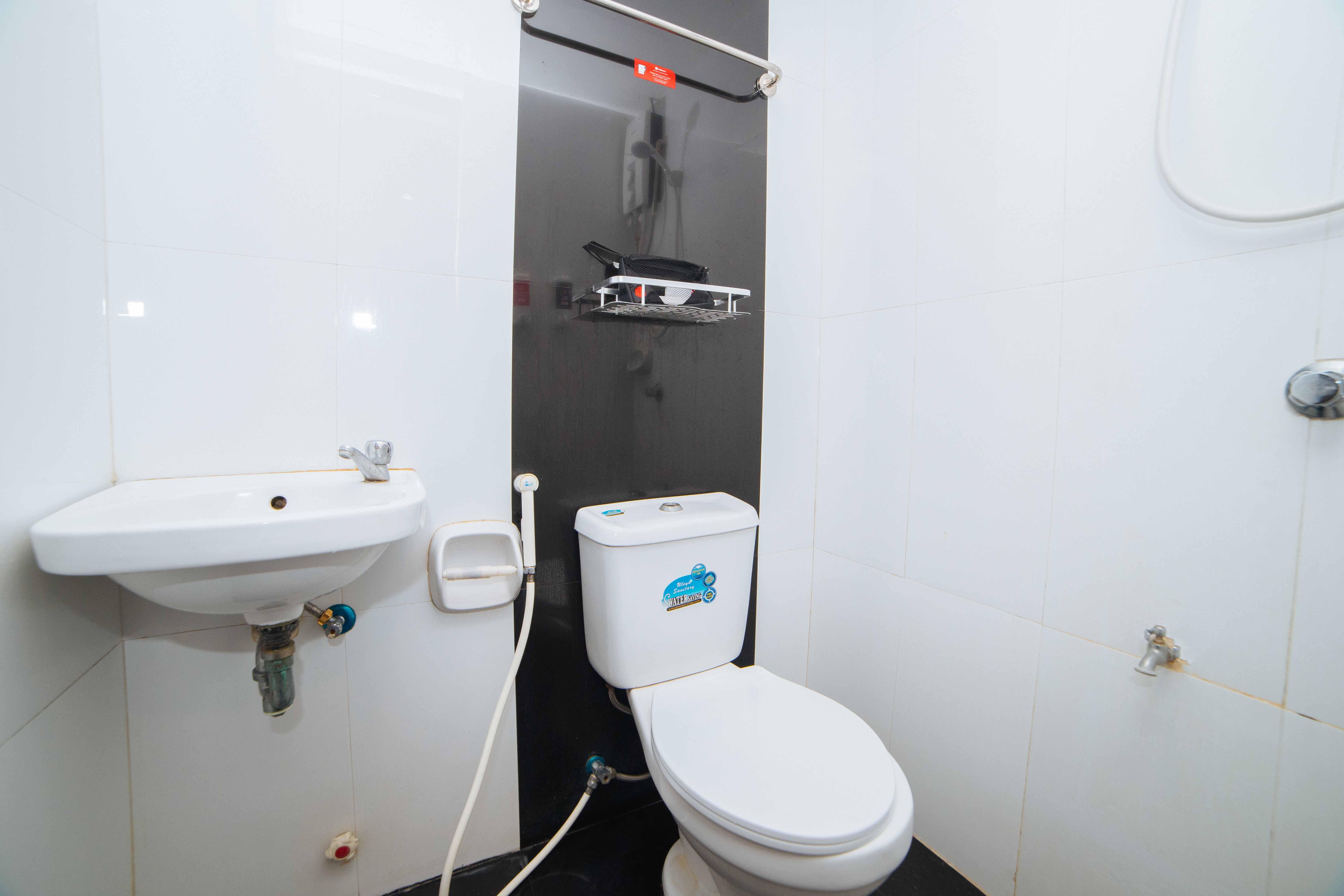 Reddoorz Near Bambang Station Hotel Манила Екстериор снимка