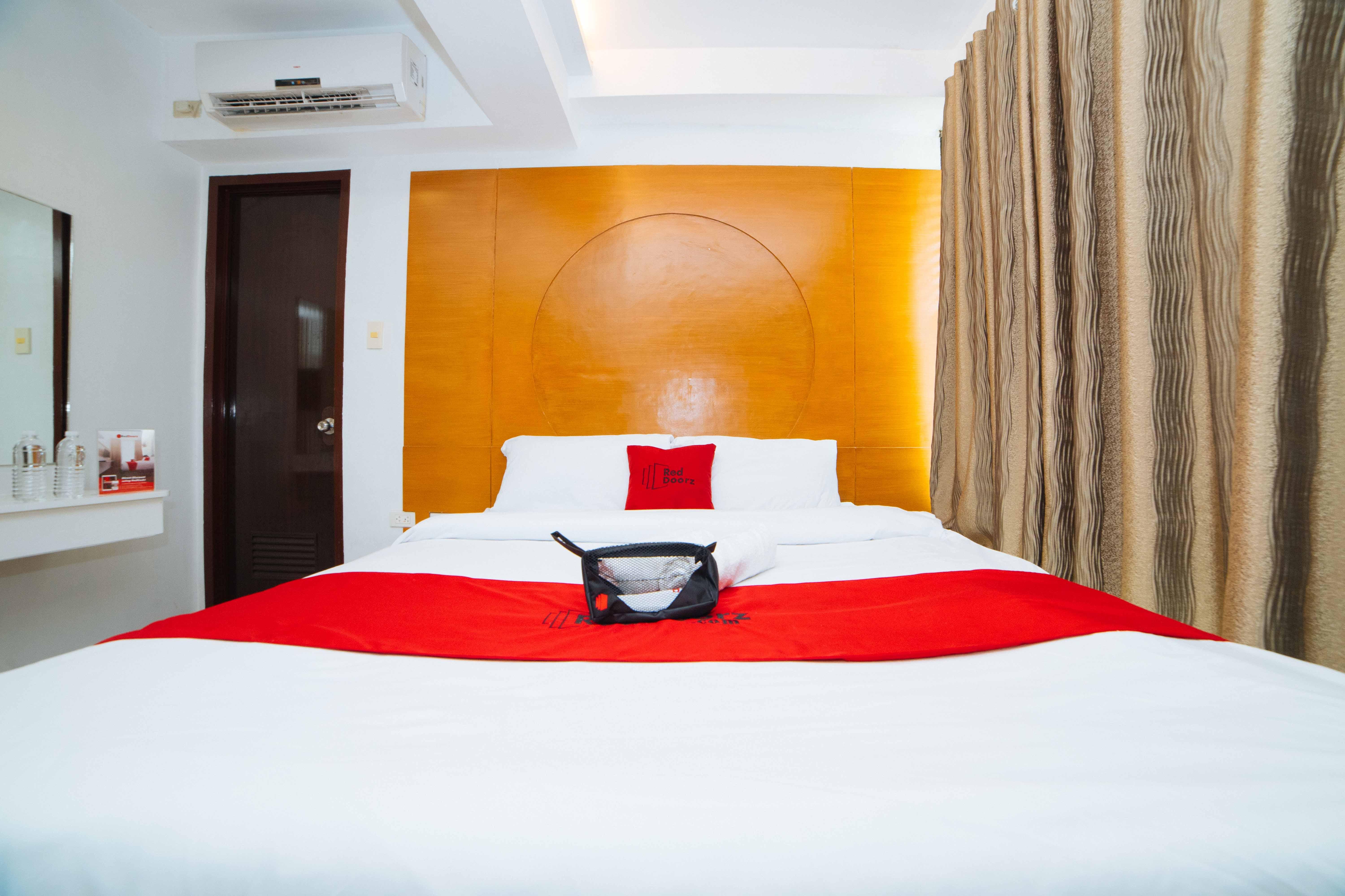 Reddoorz Near Bambang Station Hotel Манила Екстериор снимка