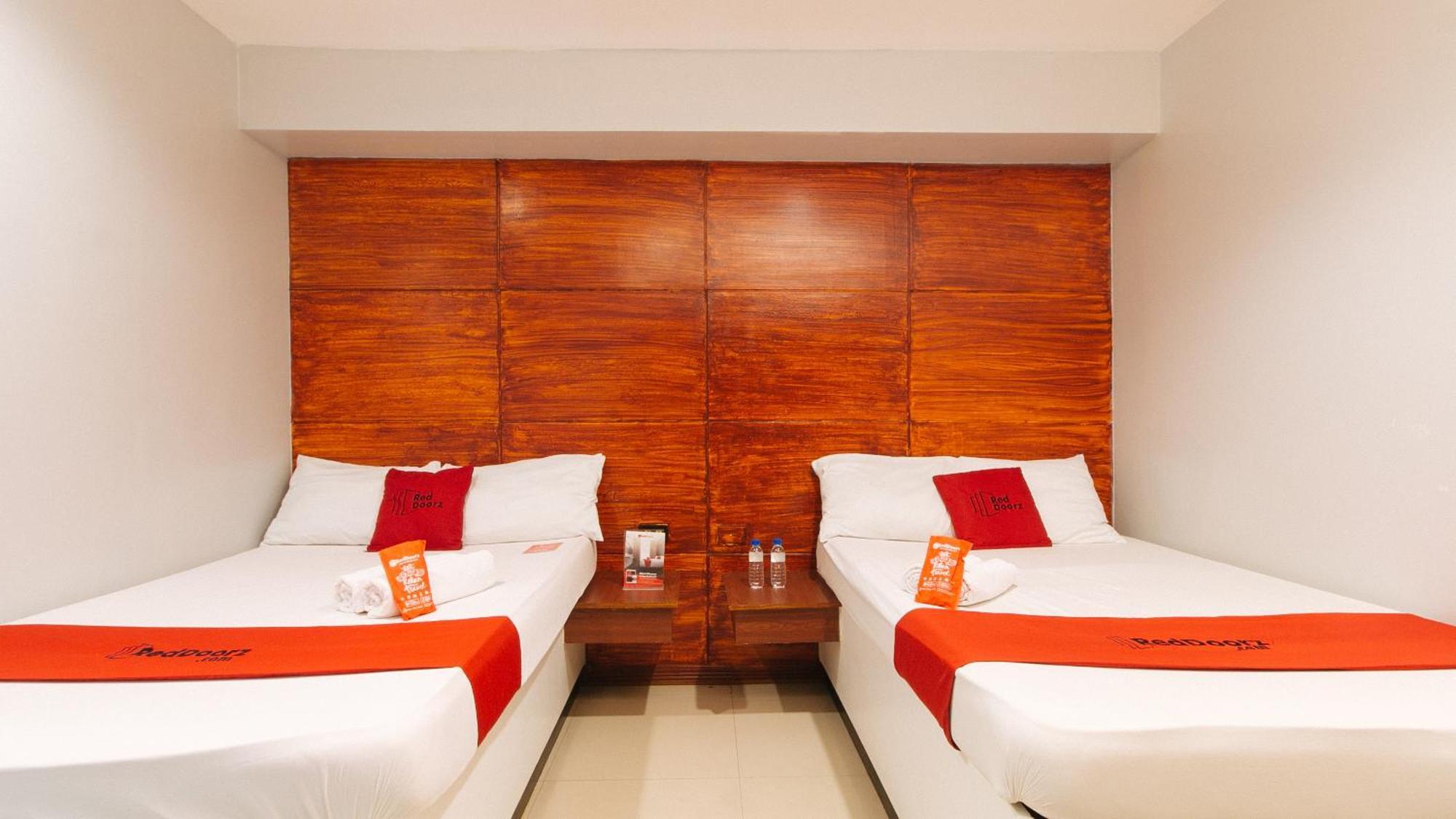 Reddoorz Near Bambang Station Hotel Манила Екстериор снимка