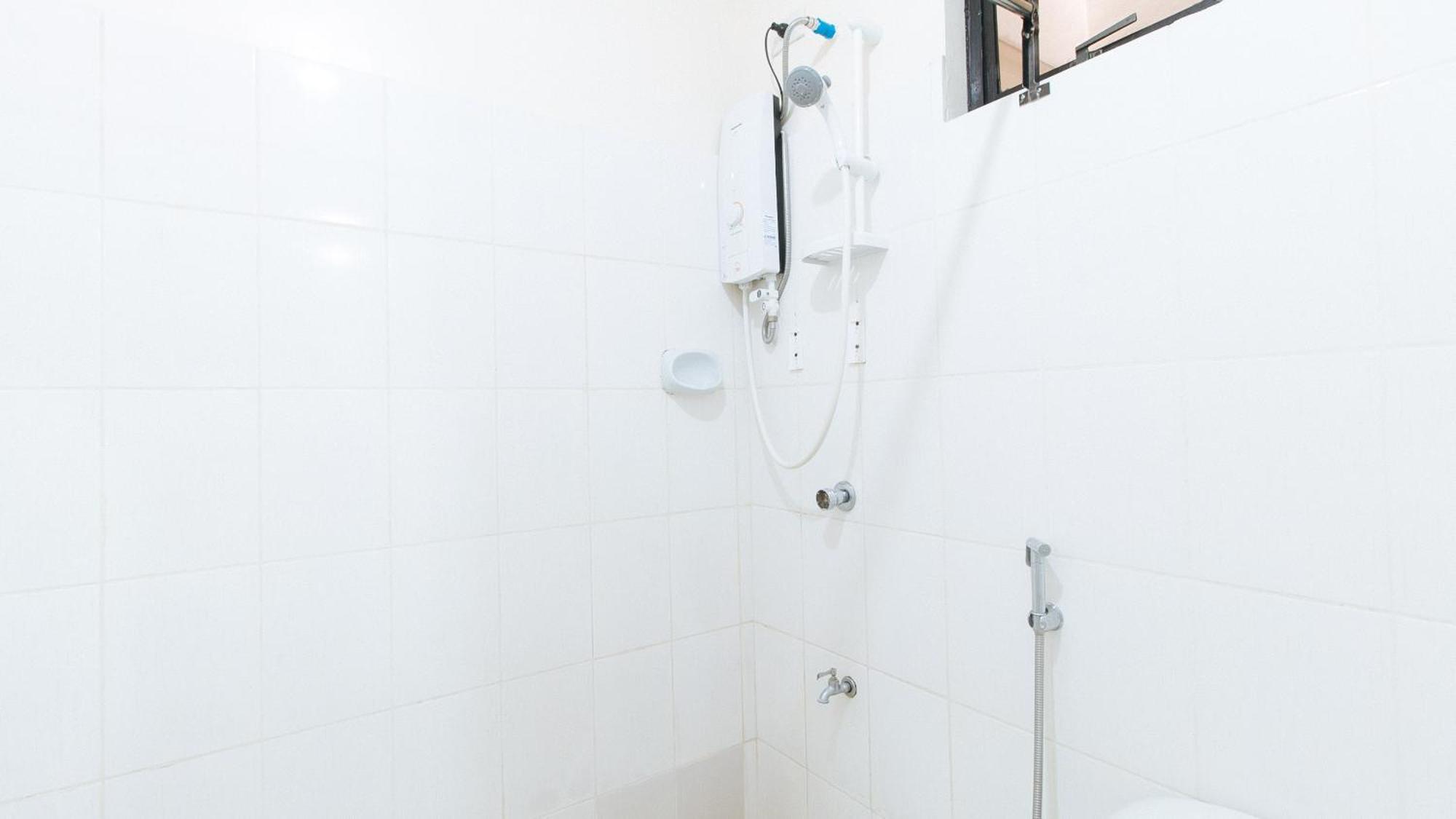 Reddoorz Near Bambang Station Hotel Манила Екстериор снимка