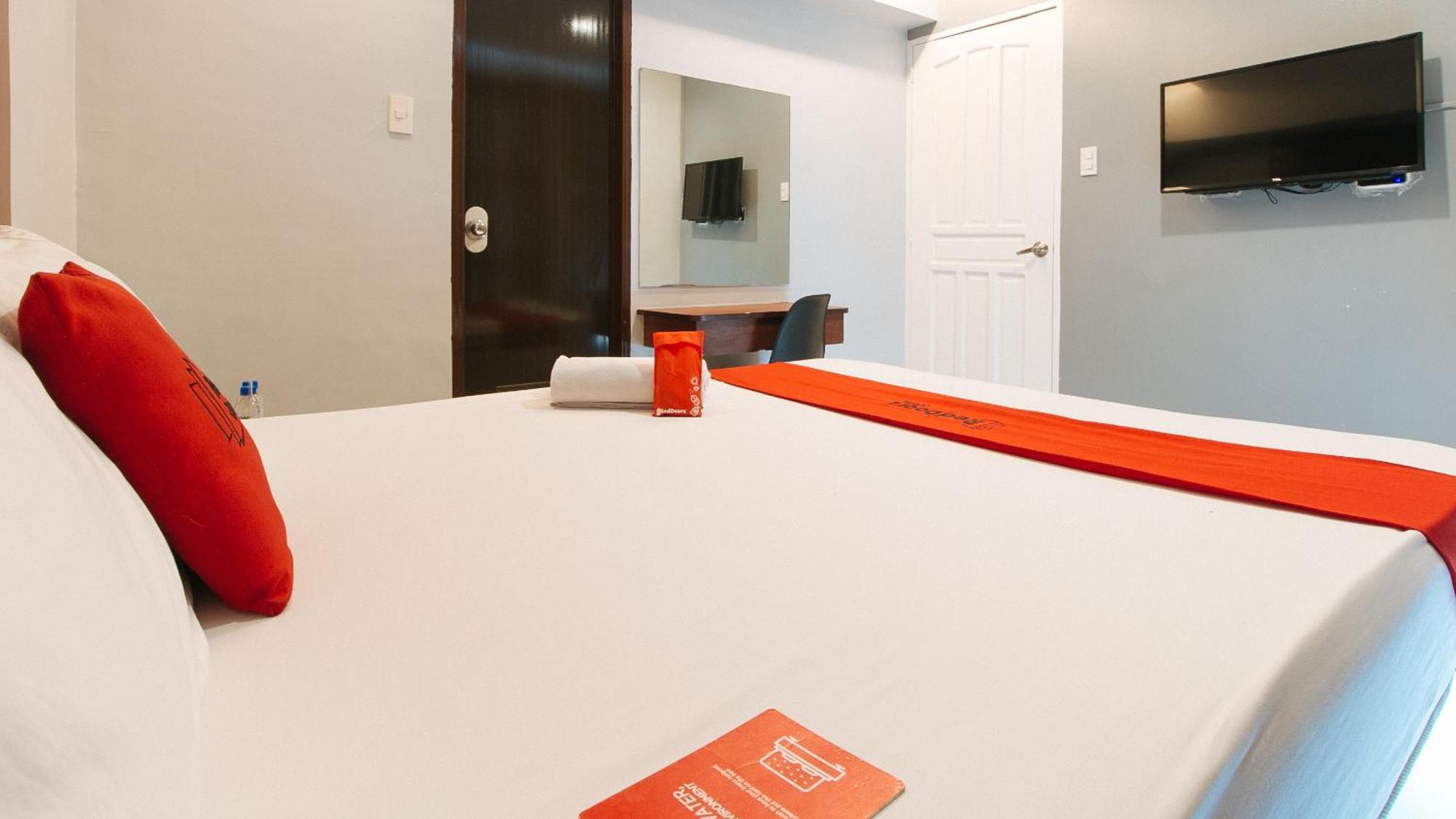 Reddoorz Near Bambang Station Hotel Манила Екстериор снимка