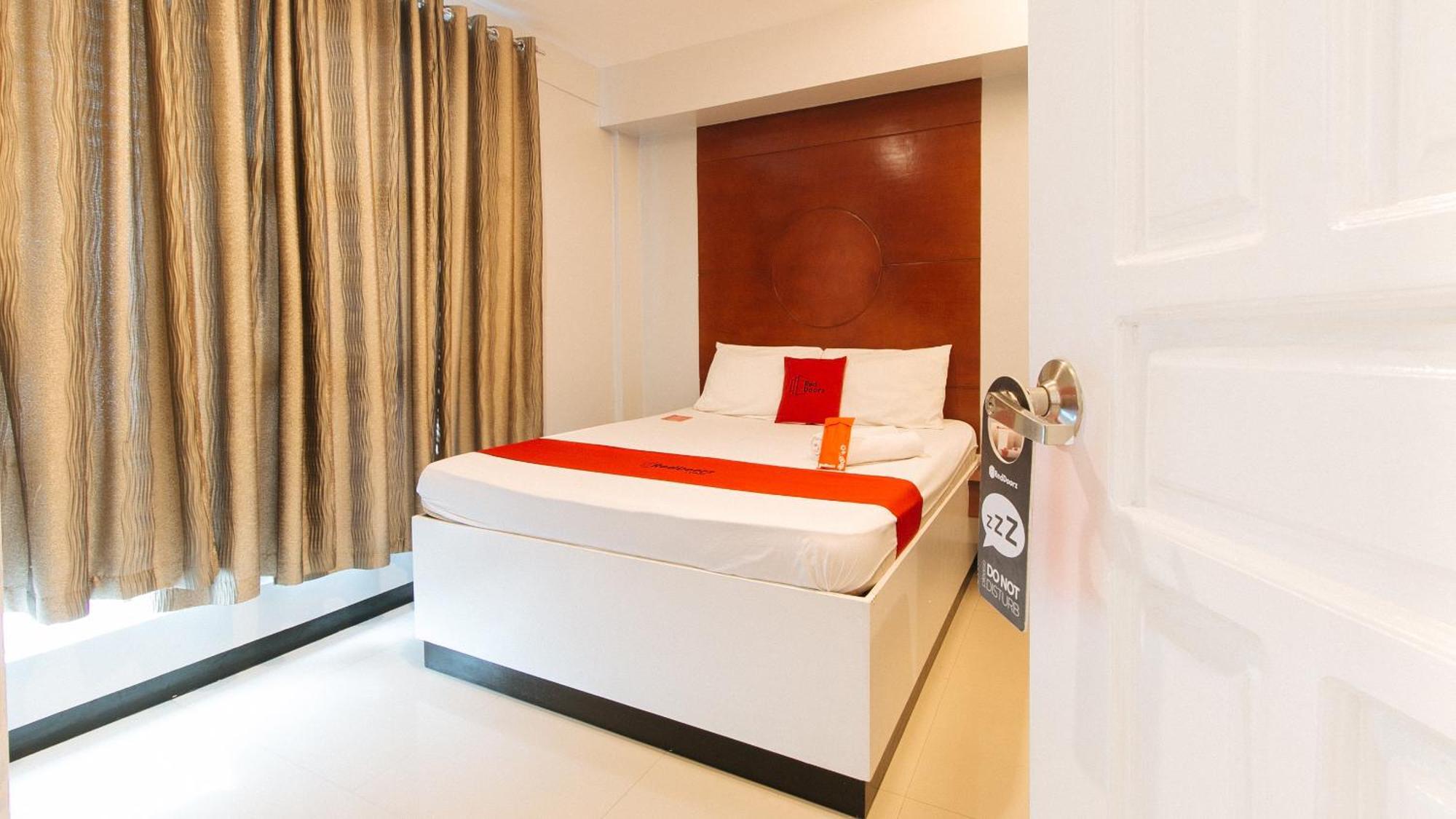 Reddoorz Near Bambang Station Hotel Манила Екстериор снимка