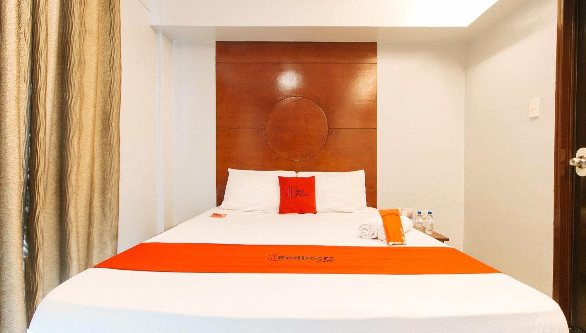 Reddoorz Near Bambang Station Hotel Манила Екстериор снимка