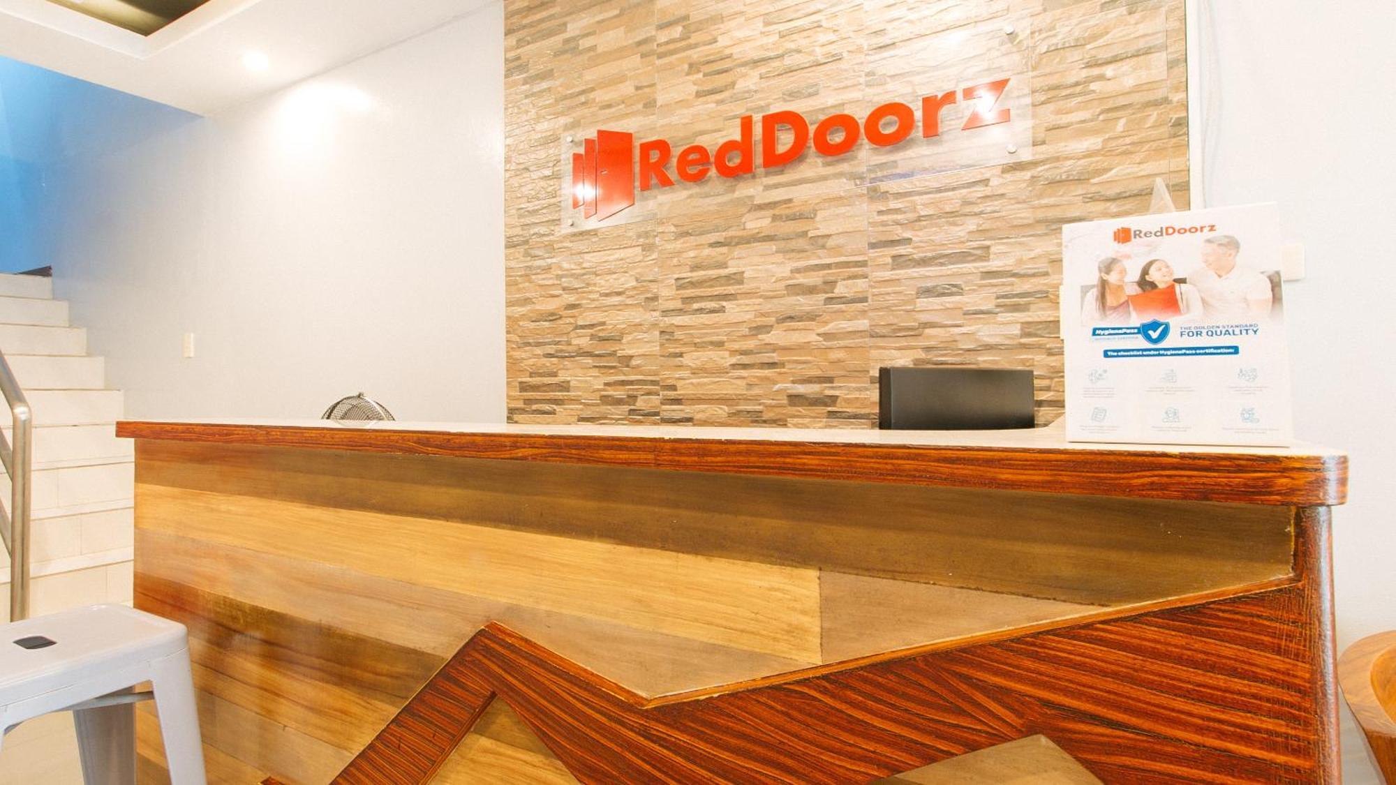 Reddoorz Near Bambang Station Hotel Манила Екстериор снимка