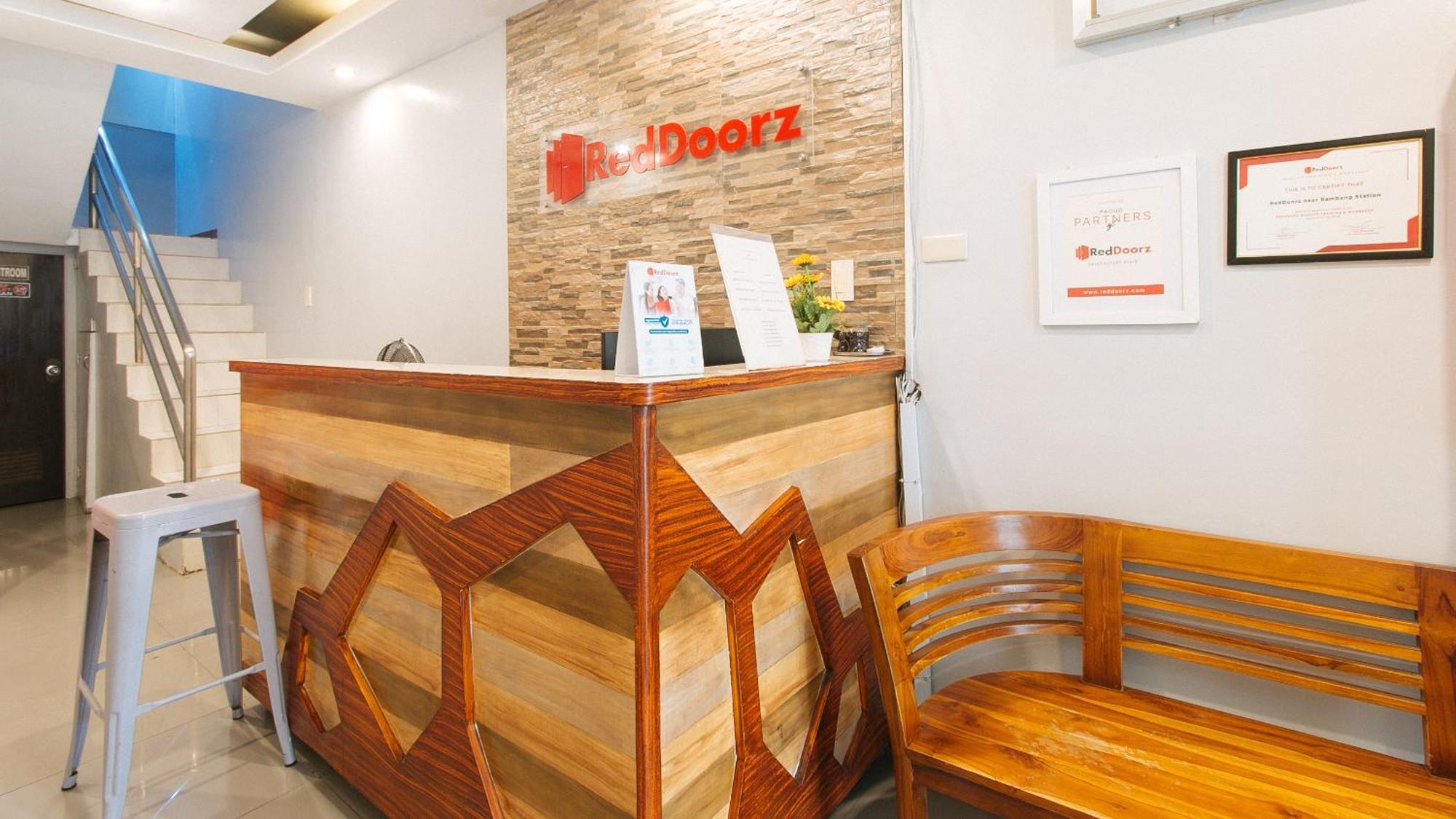 Reddoorz Near Bambang Station Hotel Манила Екстериор снимка