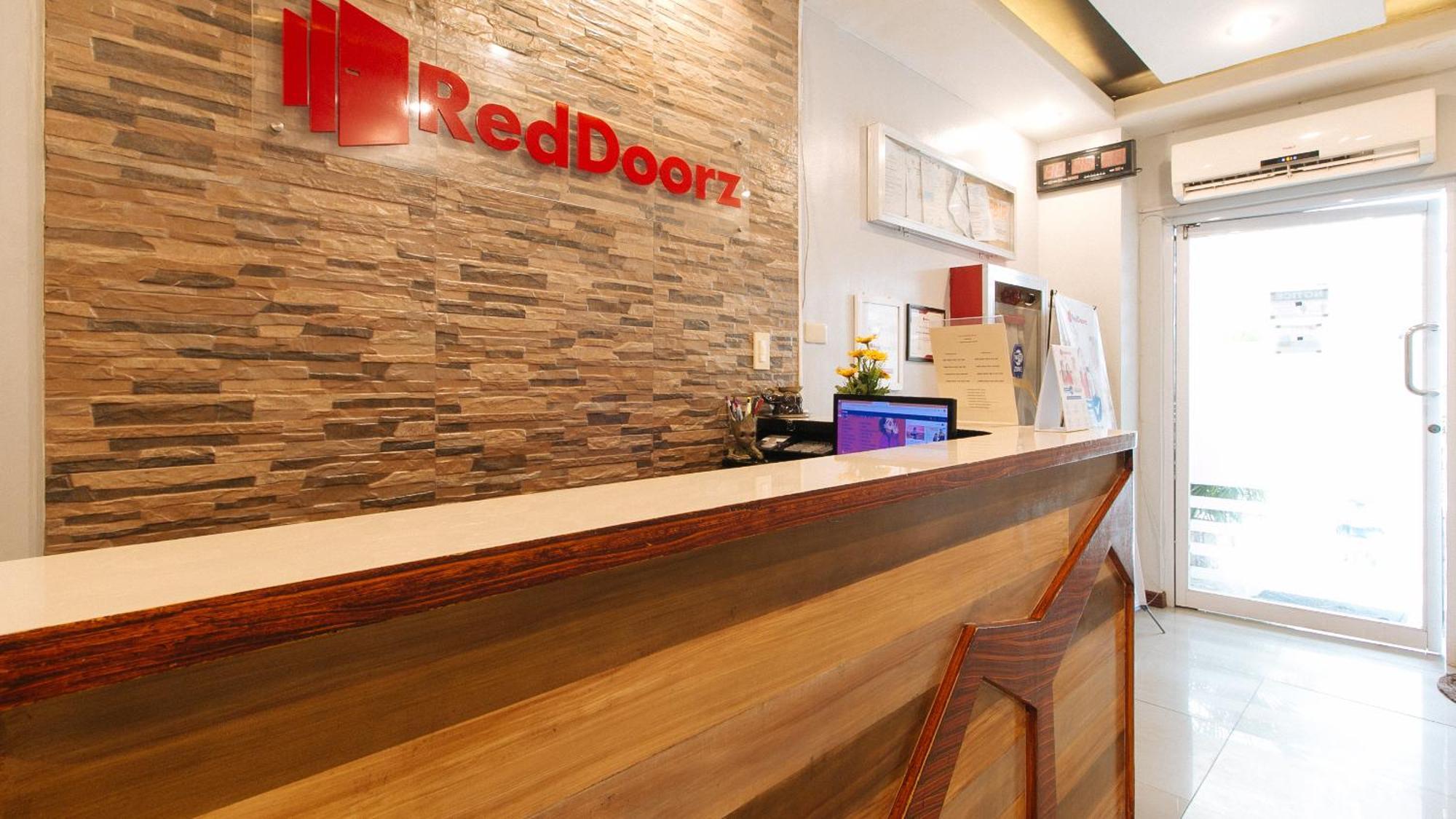 Reddoorz Near Bambang Station Hotel Манила Екстериор снимка