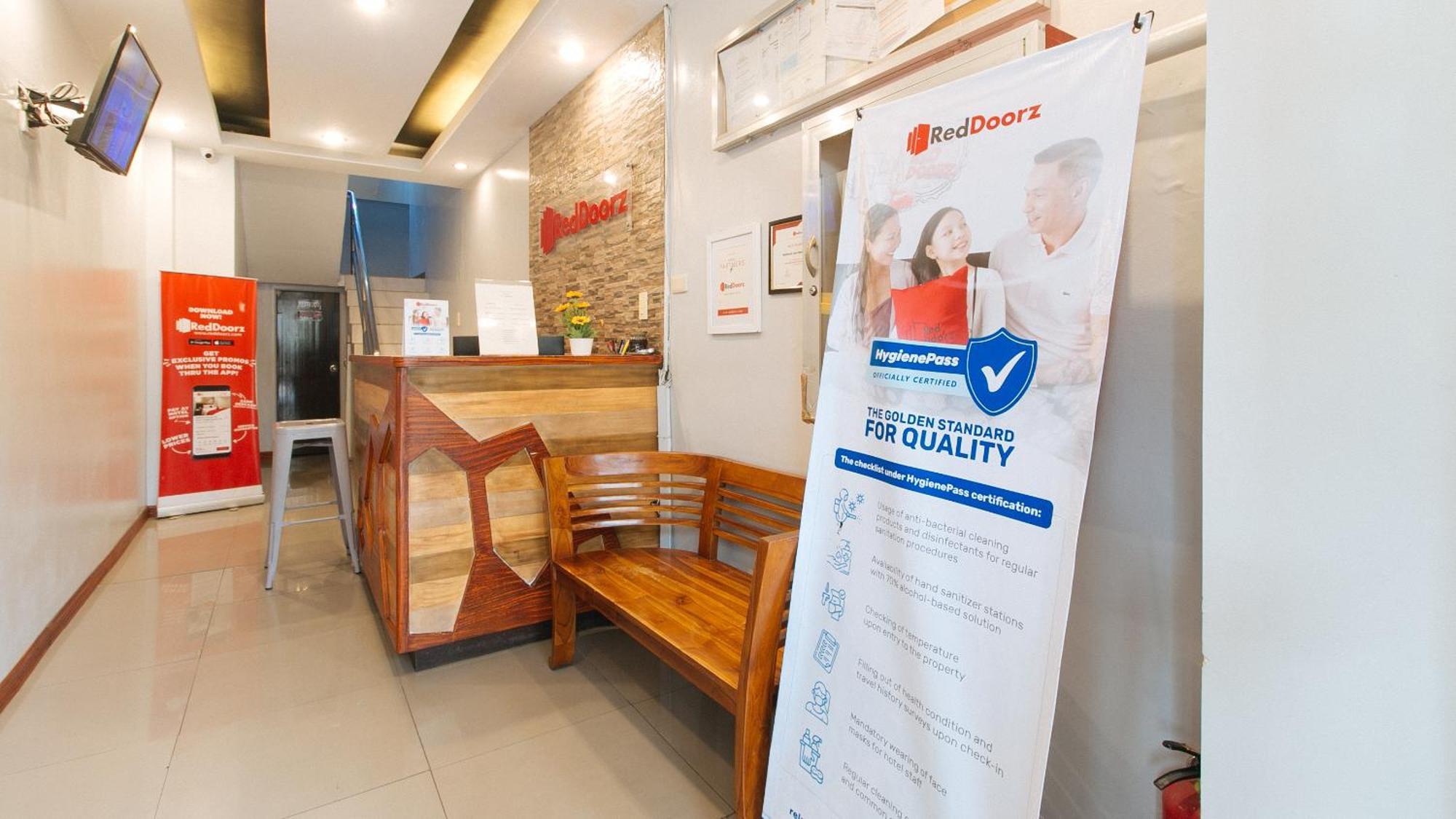 Reddoorz Near Bambang Station Hotel Манила Екстериор снимка