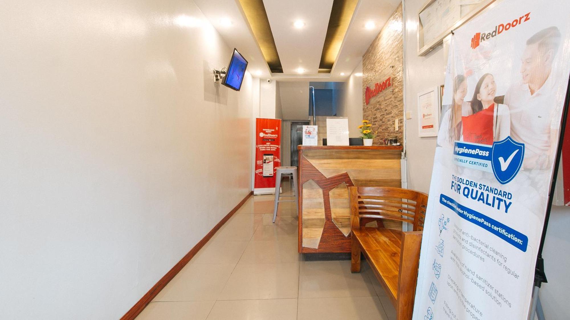 Reddoorz Near Bambang Station Hotel Манила Екстериор снимка