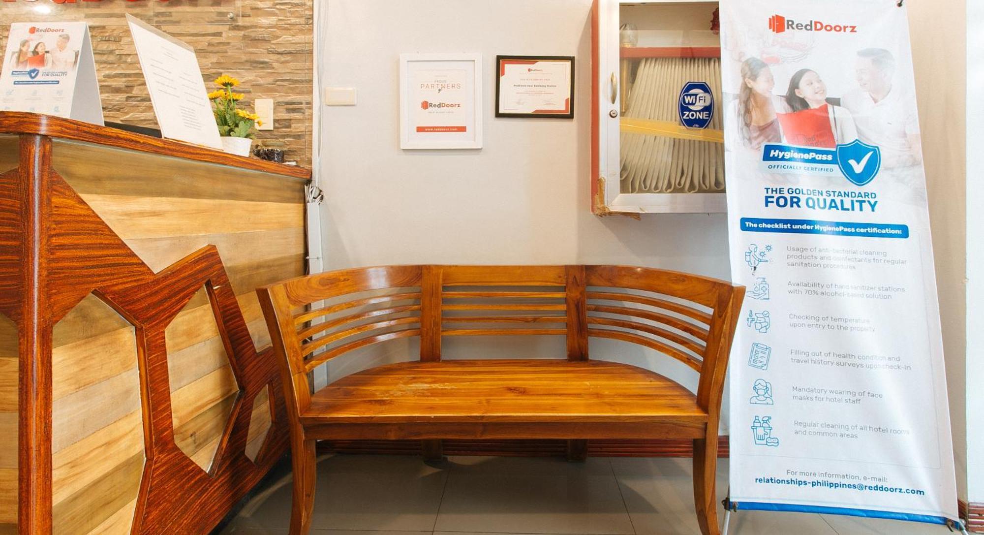 Reddoorz Near Bambang Station Hotel Манила Екстериор снимка