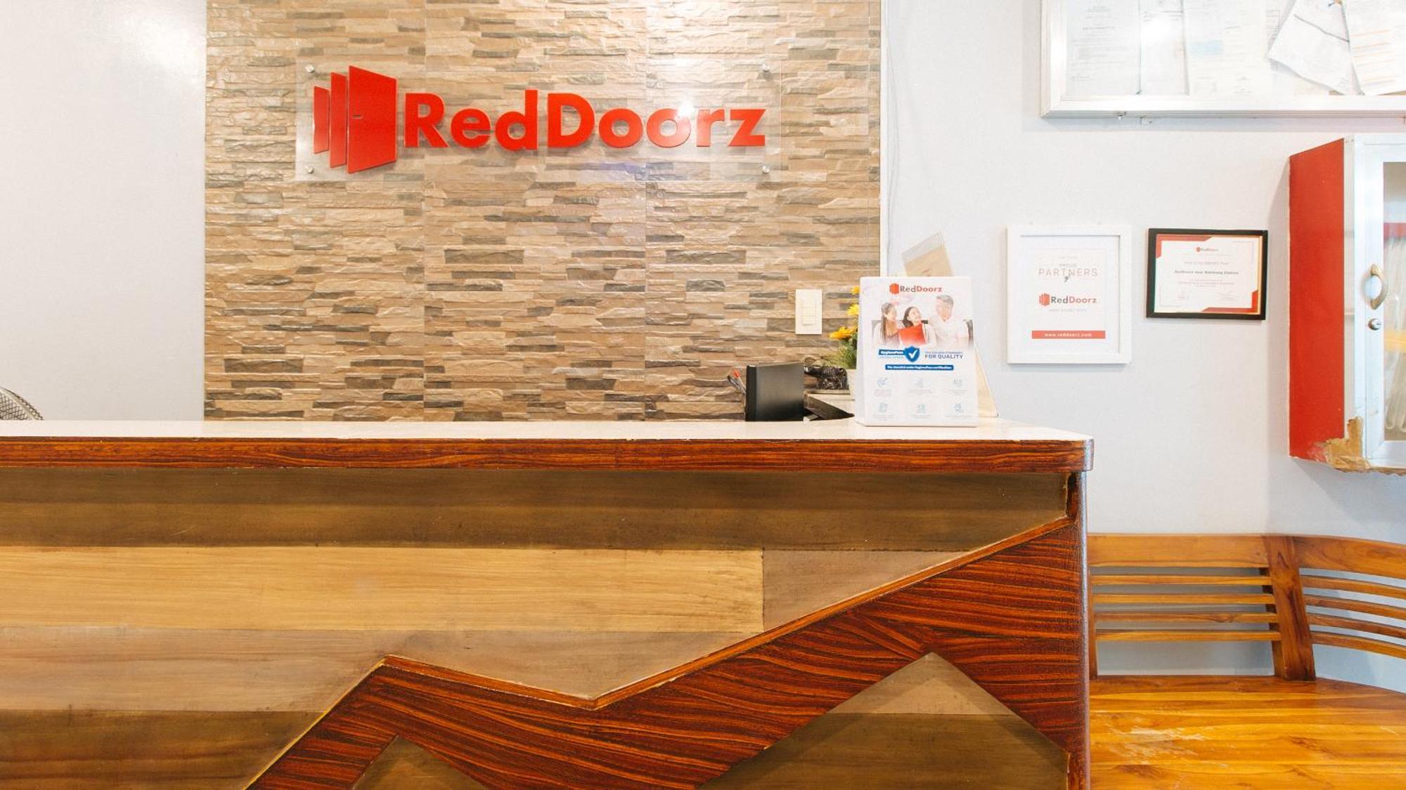 Reddoorz Near Bambang Station Hotel Манила Екстериор снимка