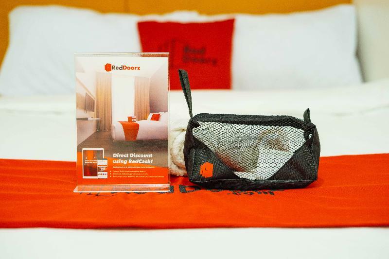 Reddoorz Near Bambang Station Hotel Манила Екстериор снимка